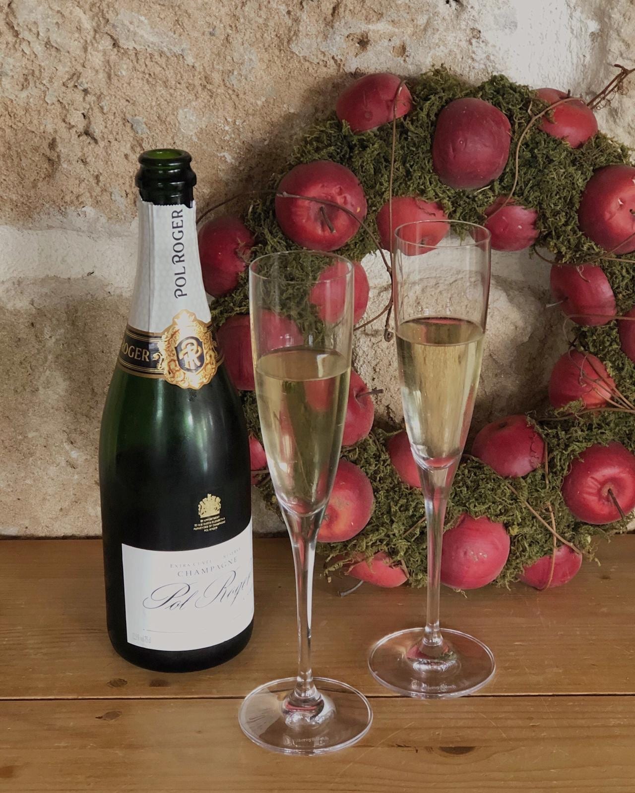 Fles champagne met 2 glazen voor feest Javea villa te koop