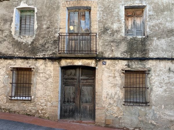 voorgevel van een oude huis kopen in Spanje
